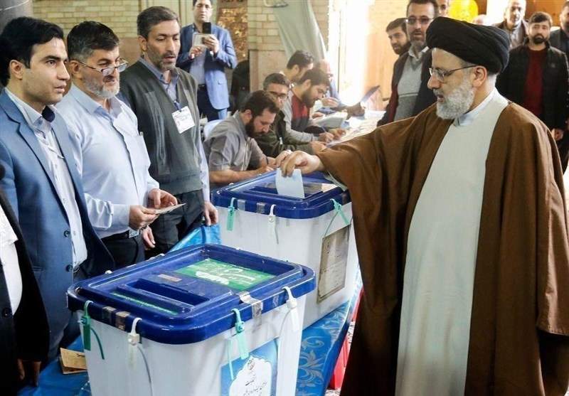 انتخابات مجلس 98 ؛آیت الله رئیسی رأی خود را به صندوق انداخت