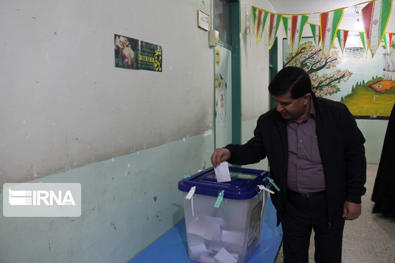 فرایند رای گیری انتخابات مجلس در حوزه تاکستان به اتمام رسید