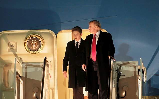 دونالد ترامپ ، رییس جمهور ایالات متحده، در جریان یک کمپین تبلیغاتی اخیر در لاس وگاس از قد بلند کوچکترین فرزندش، بارون، و نابغه بودن او گفت.