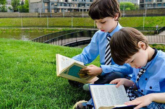 تاثیر نوع کتاب‌های غیر درسی بر نمرات امتحانات مدرسه!