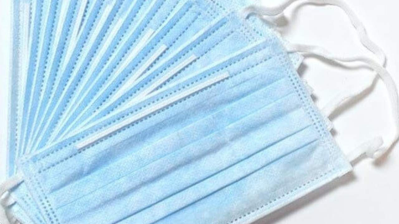 واردات 10 دستگاه تولید ماسک به کشور توسط ستاد اجرایی فرمان امام(ره)