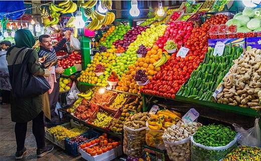 قیمت میوه در میادین و مغازه های سطح شهر کمتر از قیمت تنظیم بازار است