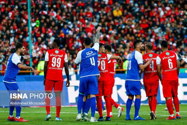 استقلال و پرسپولیس مرداد ماه وارد بورس می‌شوند