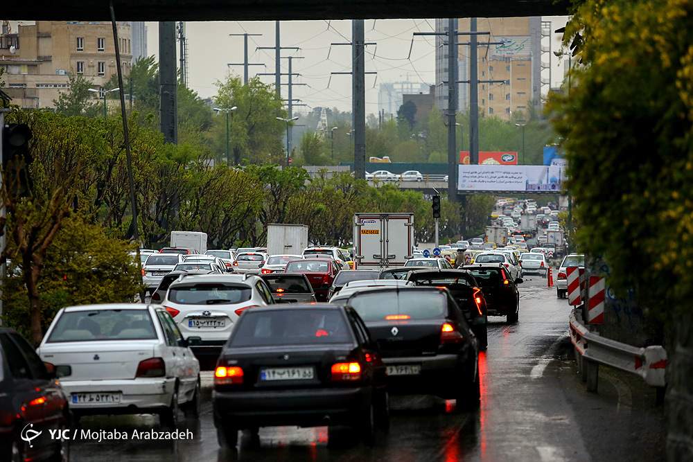 ترافیک سنگین در بزرگراه‌های همت، حکیم و ستاری