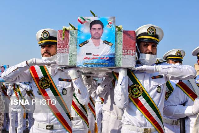 امیدوارم کشور با حضور پربرکت شهدا در مسیر اقتدار، عزت و افتخار حرکت کند