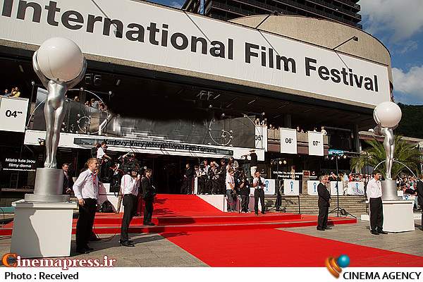 جشنواره لغو شده کارلووی واری فیلم اکران می‌کند