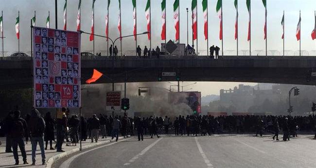 آیا می توان افزایش قیمت بنزین در ایران را انقلاب تازه‌ای دانست؟