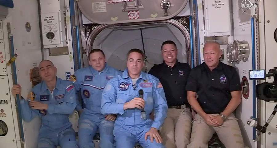 لحظه ورود فضانوردان سفینه اسپیس ایکس به ایستگاه فضایی بین المللی + ویدئو