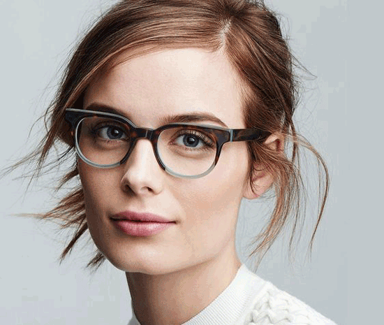 راهنمای خرید عینک طبی، چه مدلی برای صورت شما مناسب است؟