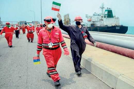 ببینید ؛ کلیپی که ونزوئلایی‌ها از نفتکش‌های ایرانی دست به دست می‌کنند