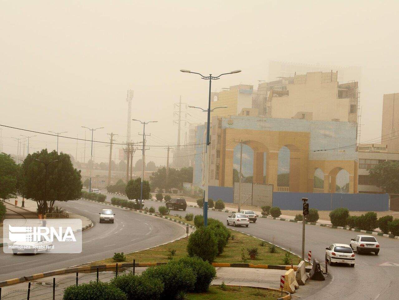 پرسه باد و خاک در آسمان خوزستان