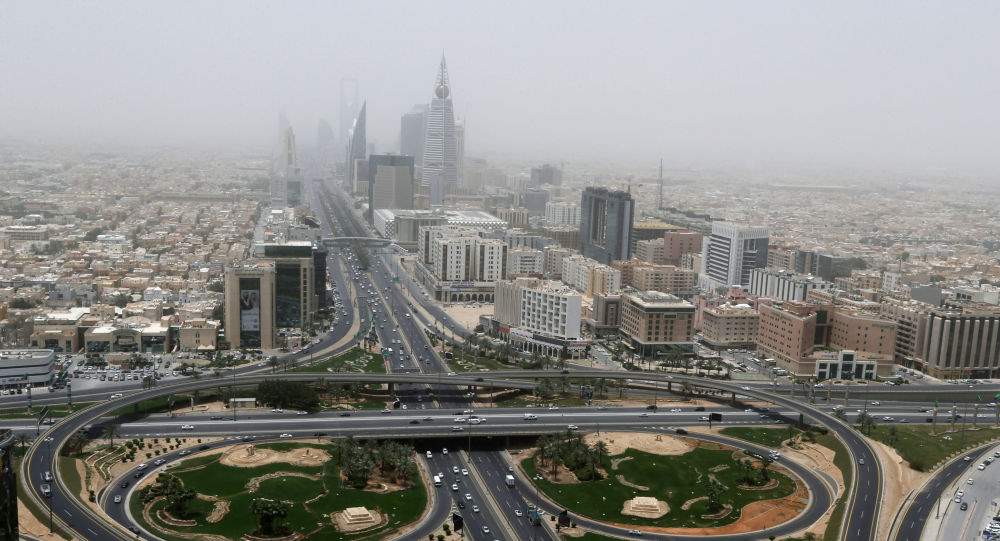 کاهش قیمت نفت و افزایش عوارض گمرکی در عربستان