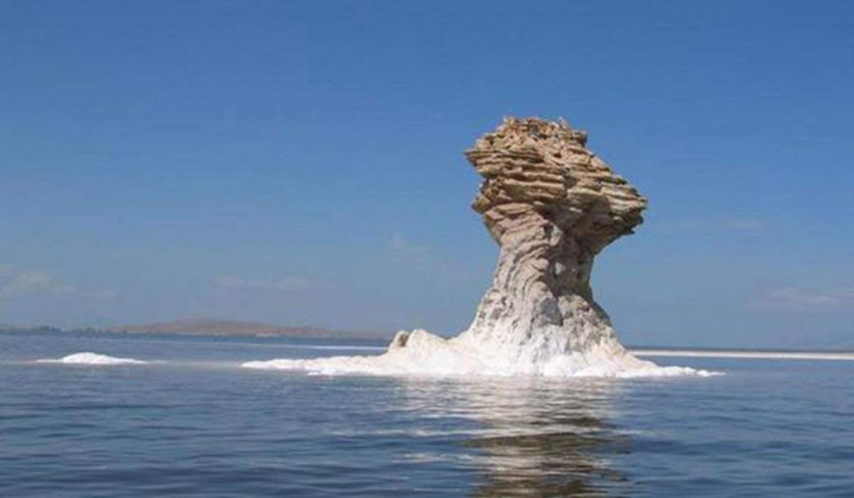 سطح تراز دریاچه ارومیه 7 سانتی متر کاهش یافت