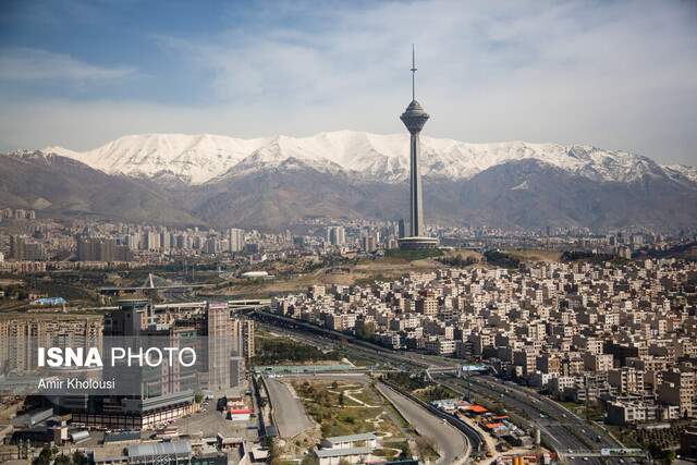 بازدید رایگان دختران از برج میلاد