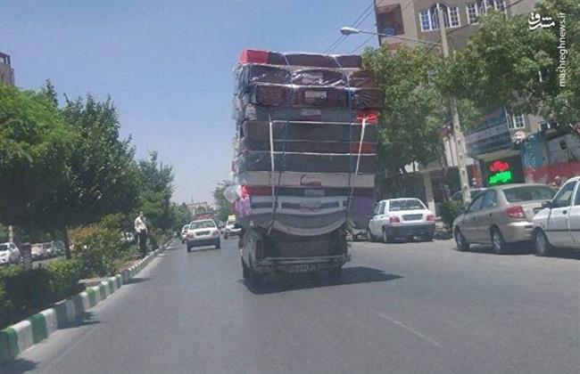 عکس: حمل بار عجیب با خودروی پیکان وانت