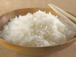 برنج پخته شده را چقدر می‌توانیم در یخچال یا فریزر نگهداری کنیم؟
