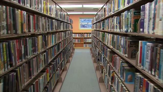 چراغ کتابخانه‌های انگلستان با تمهیدات خاص روشن می‌شود