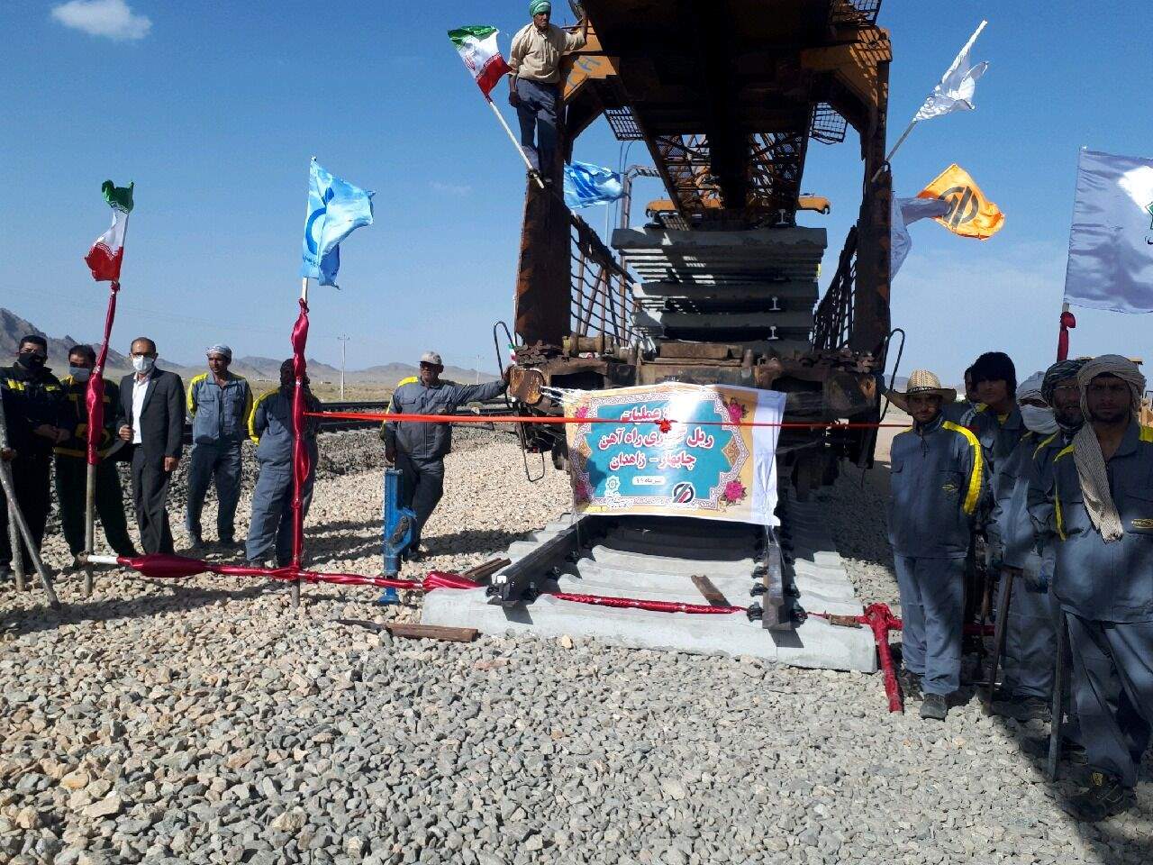 عملیات ریل‌گذاری راه‌آهن زاهدان - چابهار آغاز شد