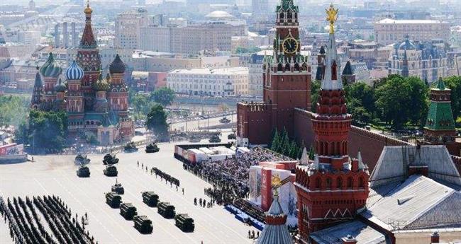 رژه نظامی به افتخار 75 ـ مین سالگرد پیروزی بر آلمان نازی در میدان سرخ مسکو  