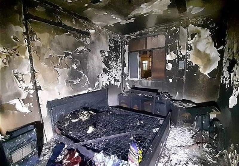خاکستر شدن اتاق‌خواب در آتش‌سوزی/ نجات زوج سالخورده از میان دود + تصاویر