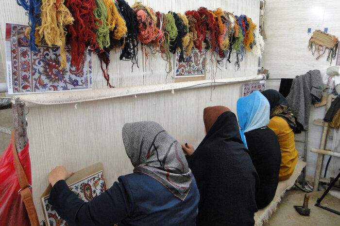 تسهیلات اشتغال به هنرمندان صنایع‌دستی ساکن در روستاهای زنجان پرداخت می‌شود
