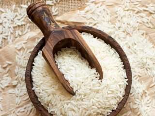 کاربردهای جالب  برنج؛ از خشک کردن موبایل خیس تا خوش بو کردن کمد لباس