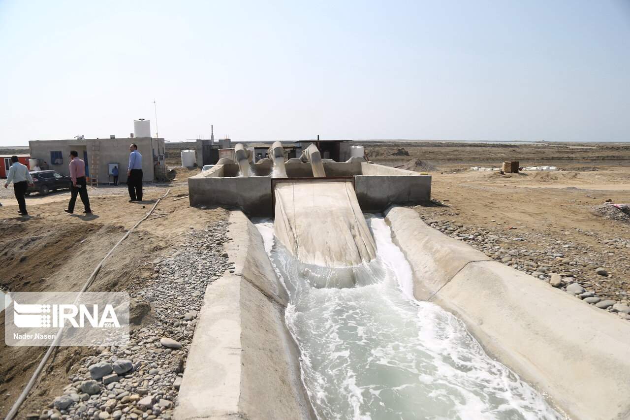 کانال‌های آبرسانی سایت پرورش میگوی چوئبده آبادان بازسازی می‌شود