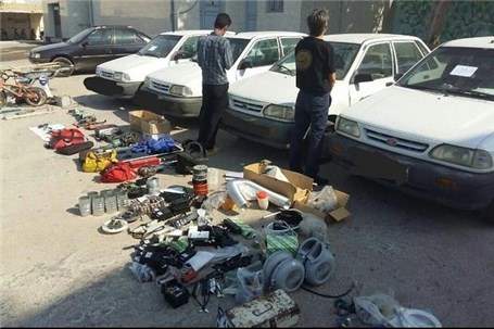 دستگیری باند سارقان قطعات و لوازم داخل خودرو با 12 فقره سرقت در ورامین