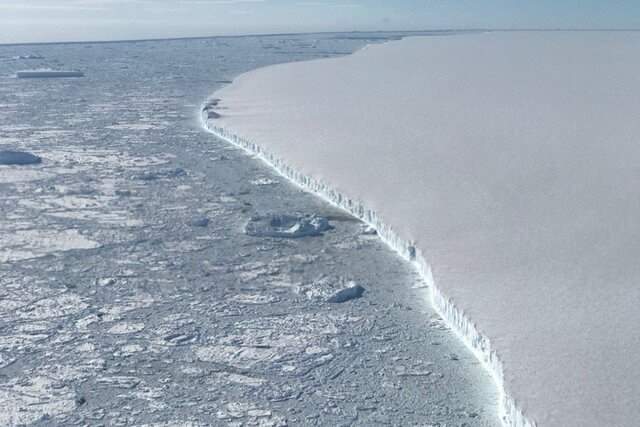 کوه یخی که در 3 سال 1000 کیلومتر جابجا شده است