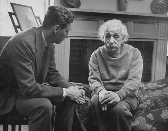 اینشتین؛ نابغه بی جوراب