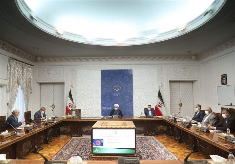دستور روحانی به دستگاه‌ها برای گسترش ارائه خدمات از طریق دولت الکترونیک/ رئیس‌جمهور: اجبار مردم به مراجعه حضوری تخلف است