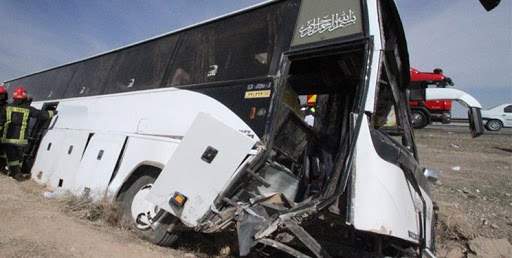 تصادف مرگبار اتوبوس و تریلی بایکدیگر منجر به جانباختن یک نفر شد