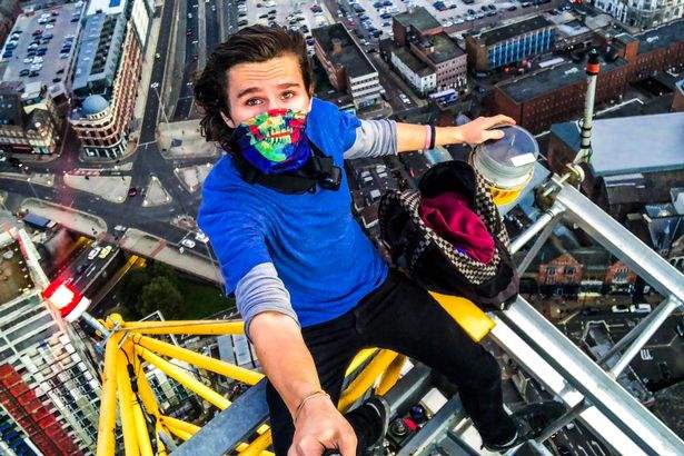 سلفی گرفتن نوجوان بی باک در ارتفاع 155 متری پلی در اسکاتلند + ویدیو