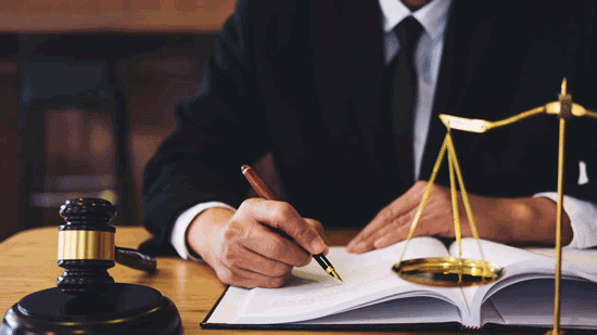 وکیل پایه یک دادگستری کیست و چه وظایفی دارد؟