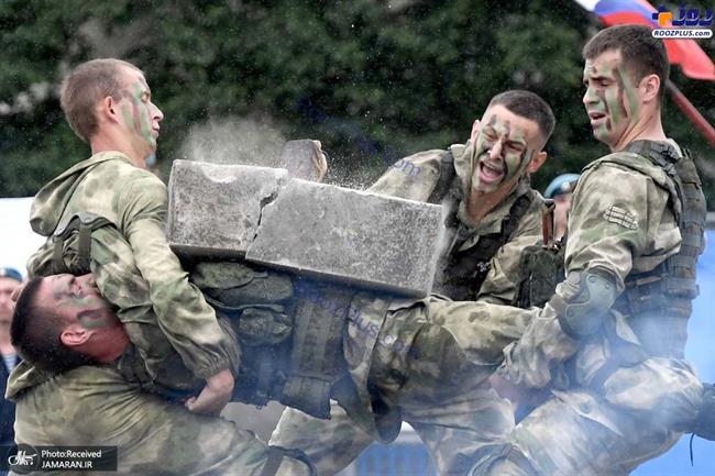 حرکت رزمی نمایشی سربازان روسی +عکس