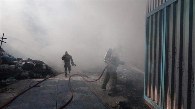 آتش سوزی گسترده انباری واقع در جاده ورامین + تصاویر
