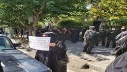 تجمع شهروندان مقابل شهرداری تهران در اعتراض به سیاهپوش نشدن پایتخت+ تصاویر