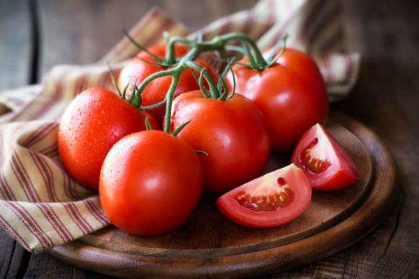 روش صحیح خوردن گوجه فرنگی