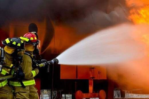 ببینید ؛ آتش سوزی مهیب شرکت مواد شوینده در شهرک صنعتی اشتهارد کرج