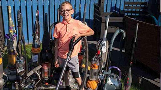 مهارت کودک 8 ساله در تعمیر جاروبرقی کاسبی‌اش را سکه کرد!