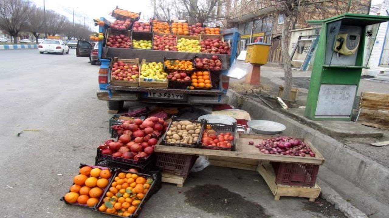 برخورد با وانت بارها و دستفروشان حاشیه بزرگراه ها