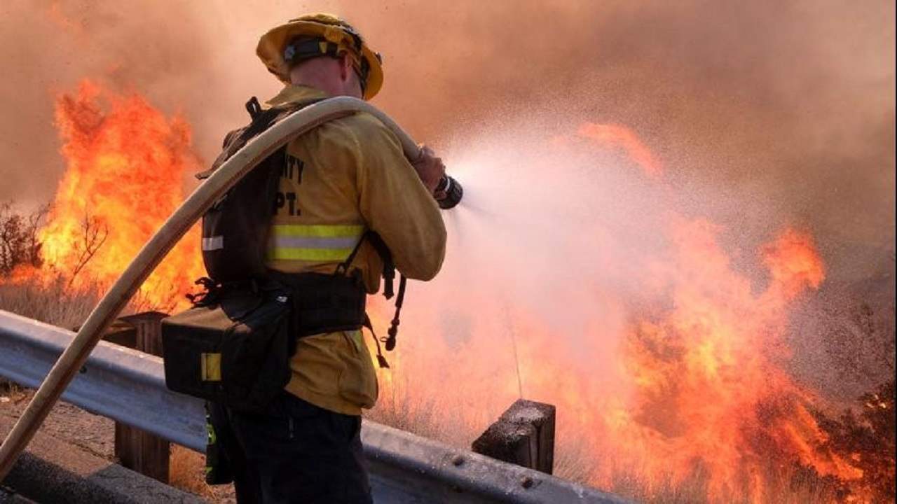 نجات معجزه آسای 2 کودک از آتش سوزی مهیب در پامنار/ کولر‌ها علت اصلی یک پنجم آتش سوزی‌ها
