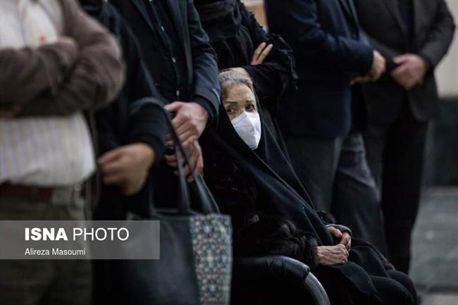 عکس: حضور همسر اول استاد شجریان در مراسم تشییع
