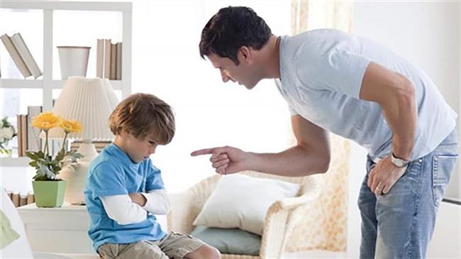 رفتار‌هایی از پدران که پسران را تحقیر می‌کند