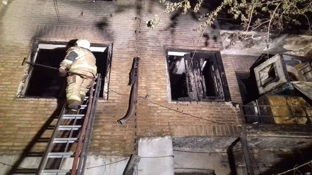 جزئیات آتش سوزی یک ساختمان قدیمی در خیابان ولیعصر (عج)
