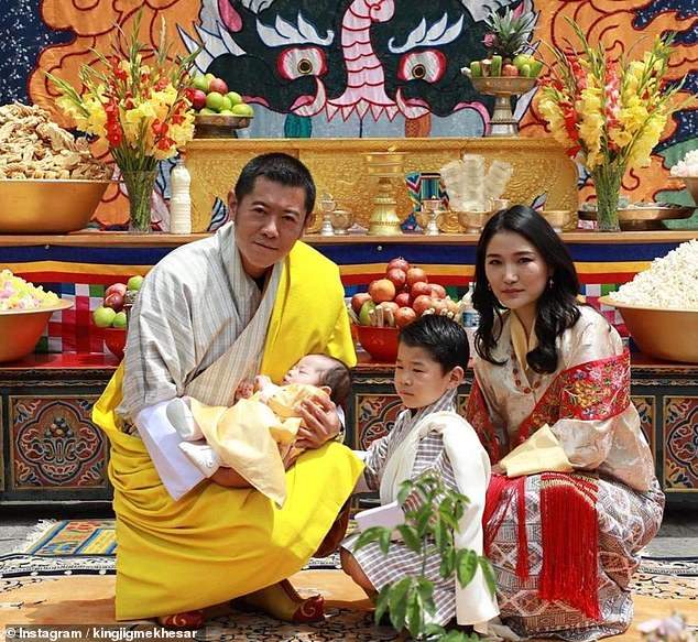 پرنسس یوفلما 27 ساله که خواهر ناتنی پادشاه بوتان است، دیروز در یک مراسم مخفیانه با داشو تینلای نوربو 28 ساله که خلبان و برادر کوچکتر ملکه است ازدواج کرد.