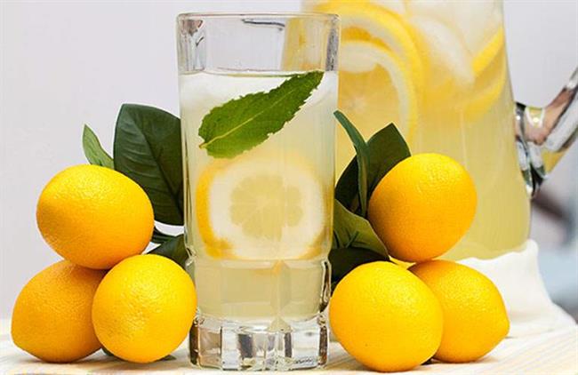 4 دلیل مهم برای نوشیدن آب و لیمو