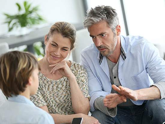 چرا مشورت با والدین سخت است؟!