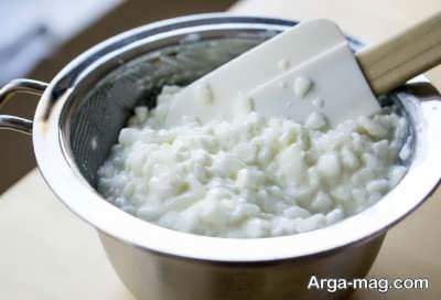 طرز تهیه پنیر کوتاژ سفید و نرم در خانه (دو دستور متفاوت)
