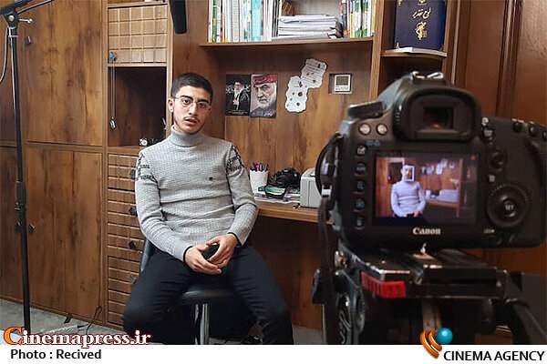  امیرحسین خلیل‌زاده مستند بلند #هشتادی_‌ها را در تهران کلید زد